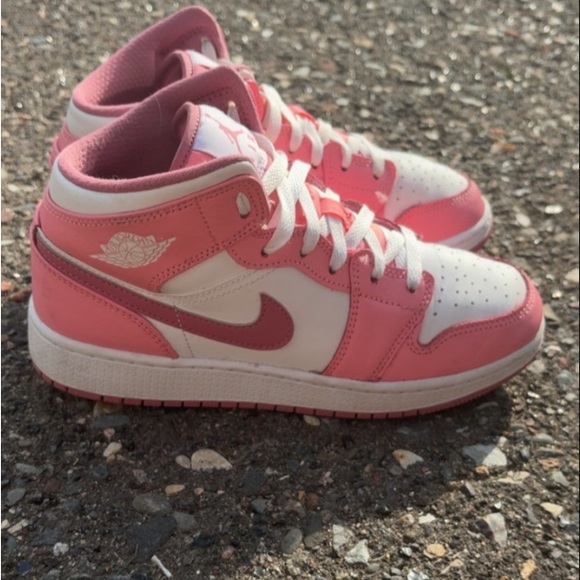 air jordan 1 mid gs coral chalk